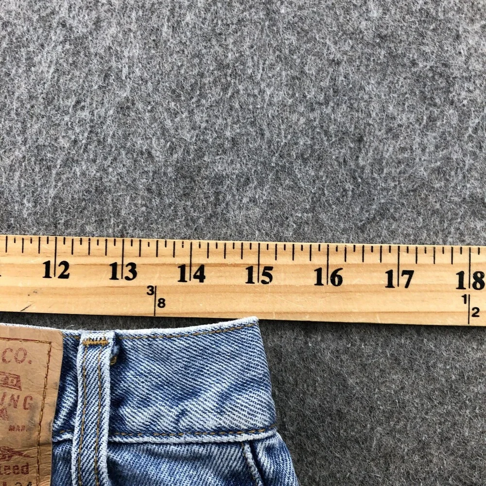 Vintage Levis Shorts Womens 32 Loose Light Wash Denim Cut Off Custom - Picture 7 of 8